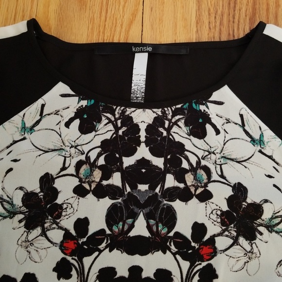 Kensie Abstract Digital Floral Printed Blouse NWT - Picture 6 of 7